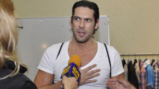 Ο Γιάννης Σπαλιάρας στο backstage του Moda Divina 2011 (video).