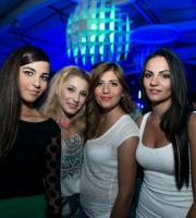 Ο απόλυτος χαμός στο opening του 'Reina summer club'.