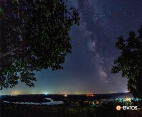 Ο ποταμος Άρδας κάτω από τον γαλαξία Milky Way