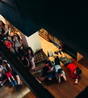 Φωτορεπορτάζ από την παράσταση «Η Αλίκη στη χώρα των θαυμάτων» στη βιβλιοθήκης της Αλεξανδρούπολης