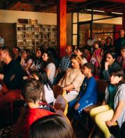 Φωτορεπορτάζ από την παράσταση «Η Αλίκη στη χώρα των θαυμάτων» στη βιβλιοθήκης της Αλεξανδρούπολης