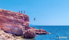 Όταν η αδρεναλίνη συναντά τη θάλασσα στα Κόκκινα βράχια