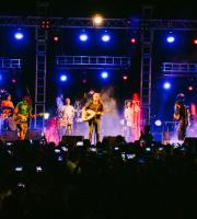 Ο Γιάννης Χαρούλης στην πρώτη μέρα του «FUNari Summer Festival» στο Φανάρι