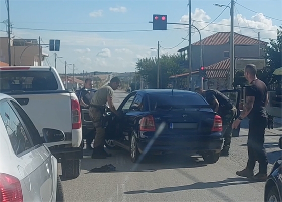 Στο φανάρι του Προβατώνα εγκλωβίστηκε το όχημα με βουλγαρικές πινακίδες.