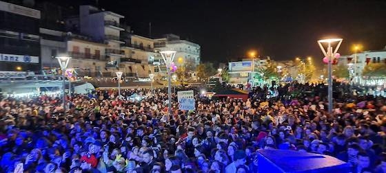 Στολές ευφάνταστες, κέφι, σάτυρα, χορός, τραγούδι συνέθεσαν και φέτος την μεγάλη καρναβαλική παρέλαση του δήμου Ορεστιάδας.