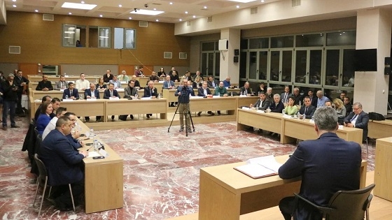 Ανέβηκαν οι τόνοι στη συνεδρίαση του Περιφερειακού Συμβουλίου.