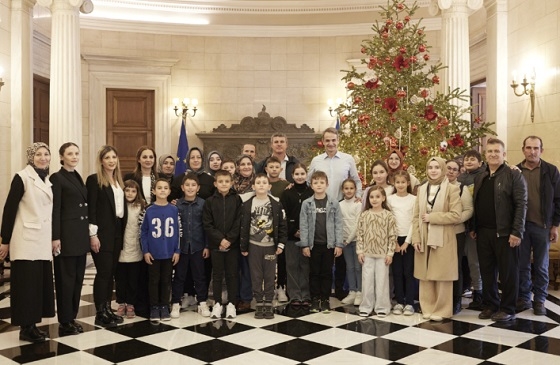 Στο Μέγαρο Μαξίμου υποδέχτηκε παιδιά και γονείς από το Μεγάλο Δέρειο ο Πρωθυπουργός.