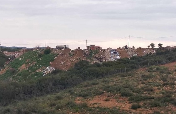 Καταγγελία για πέταγμα μπάζων σε περιοχή δίπλα στο Νοσοκομείο Αλεξανδρούπολης.