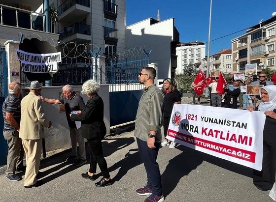 Οι Τούρκοι διαμαρτύρονται για "γενοκτονία" από τους Έλληνες!