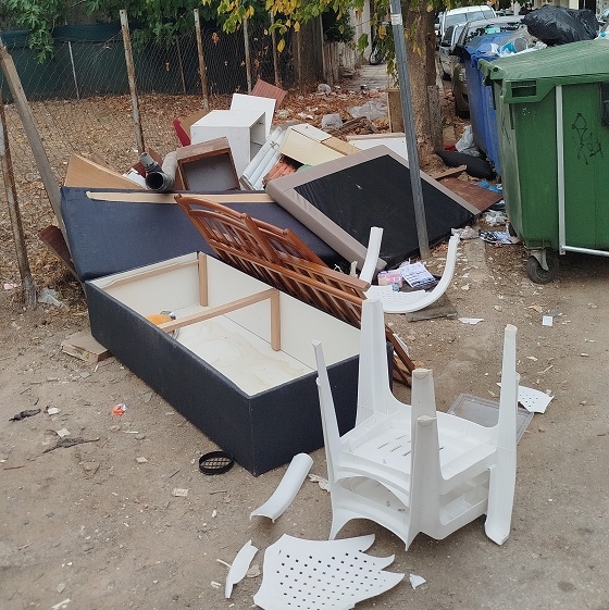 "Ανοιχτή πληγή" αυτή η γωνία στο κέντρο της Αλεξανδρούπολης.