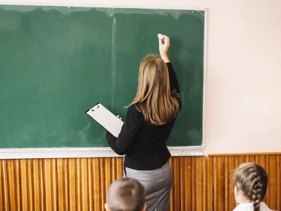 Σημαντική ενίσχυση της δημόσιας παιδείας, με πρόσληψη 10.000 εκπαιδευτικών.