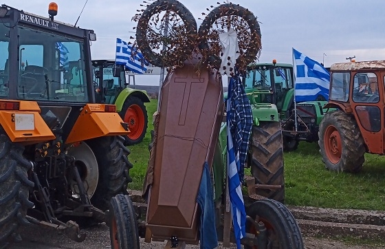 Συσκέπτονται οι αγρότες και στα μπλόκα του Έβρου για συνέχιση των κινητοποιήσεων.