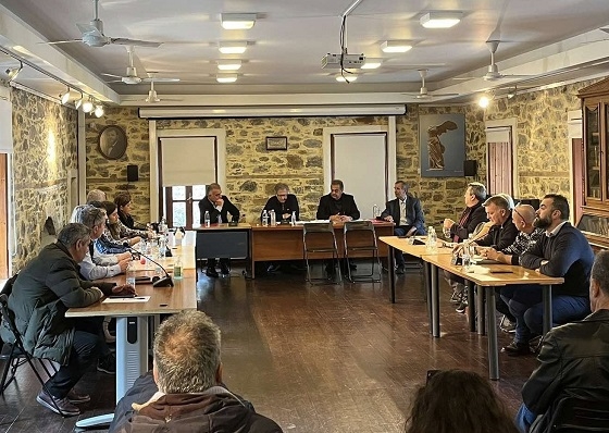 Κόντρα στη Σαμοθράκη και για τον τρόπο συνεδρίασης του Δημοτικού Συμβουλίου.