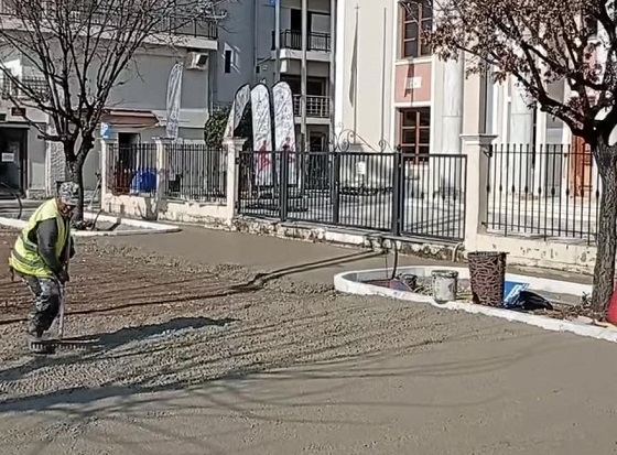 Οι εργασίες ανάπλασης της παραλιακής λεωφόρου, έχουν φτάσει στο Νομαρχείο Αλεξανδρούπολης.