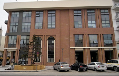 40 θέσεις εργατών, 3 οδηγών και 2 χειριστών μηχανημάτων.