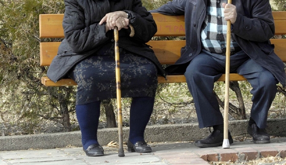 Προφασιζόμενοι ότι ο γιος τους ενεπλάκη σε θανατηφόρο τροχαίο.