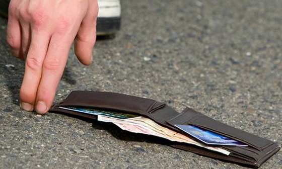 Διδυμότειχο: Βρήκε 800 ευρώ σε καφετέρια και τα παρέδωσε