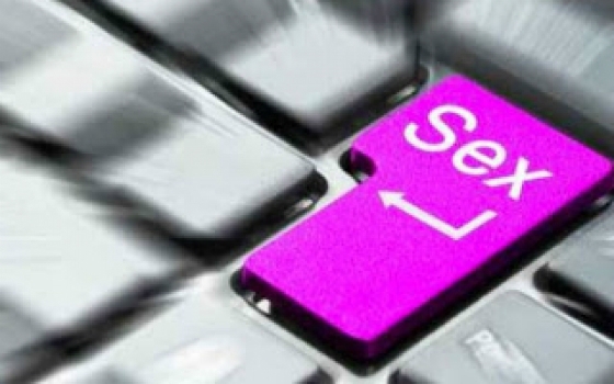 Ανήλικες μαθήτριες «ψωνίζουν» 40άρηδες στο ίντερνετ - Στοιχεία - σοκ της ΕΛ.ΑΣ.