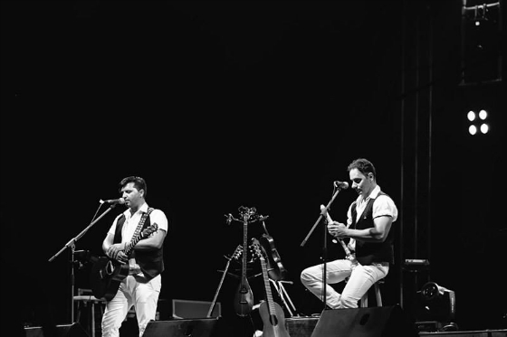 Η Έλενα Παπαρίζου εκθείασε τους Μιχάλη Ηλιάσκο και Βαγγέλη Δροσάκη στον Άρδα