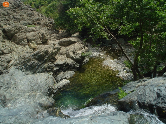 Επιχείρηση διάσωσης τραυματία μέσα από τη Γριά Βάθρα Σαμοθράκης