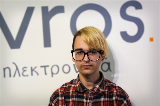 Ο 20χρονος Βαγγέλης από το Τυχερό που φτιάχνει τα δικά του video games - 1 εκατ. άτομα κατέβασαν το SouzaSim