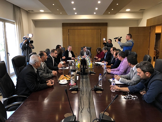 Στιγμιότυπο από τη συνάντηση στο Επιμελητήριο