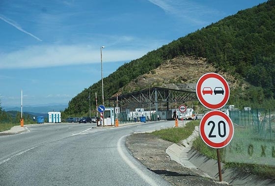 Το άνοιγμα αφορά όσους είναι εμβολιασμένοι ή έχουν αρνητικό μοριακό τεστ.