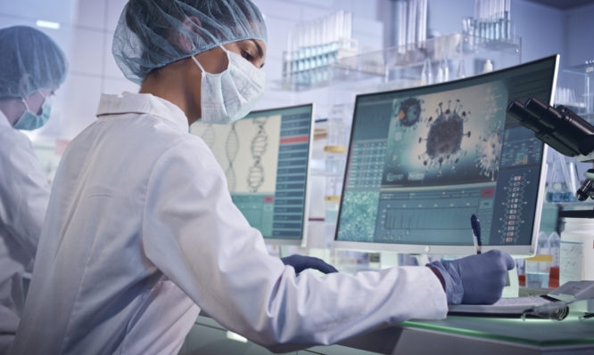 Τα κλινικά συμπτώματα έχουν αποδράμει πλήρως, έχει ολοκληρωθεί η απομόνωσή της και ο ΕΟΔΥ έχει ήδη ξεκινήσει την ιχνηλάτηση των επαφών του κρούσματος.