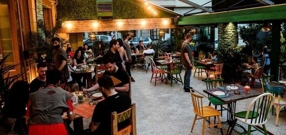 Θέσπιση έκτακτων μέτρων στήριξης για τον κλάδο της Εστίασης ζητά το Επιμελητήριο Έβρου.