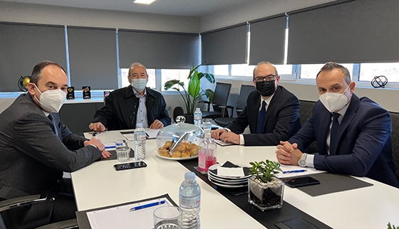 Στιγμιότυπο από τη συνάντηση του Υπουργού Ναυτιλίας με τους Γιάννη, Νίκο και Βασίλη Δαστερίδη