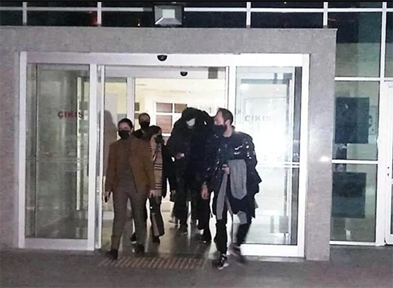 Φωτογραφία αρχείου: Στιγμιότυπο από την έξοδό τους από το δικαστικό μέγαρο Ανδριανούπολης.
