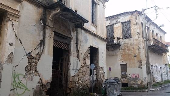 Στην κατεδάφιση ετοιμόρροπων οικοδομών προχωρά ο Δήμος Αλεξανδρούπολης
