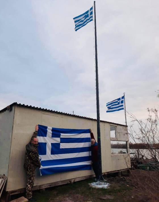 Τα παλικάρια του Αινήσιου Δέλτα ύψωσαν τη γαλανόλευκη και σκόρπισαν ρίγη συγκίνησης