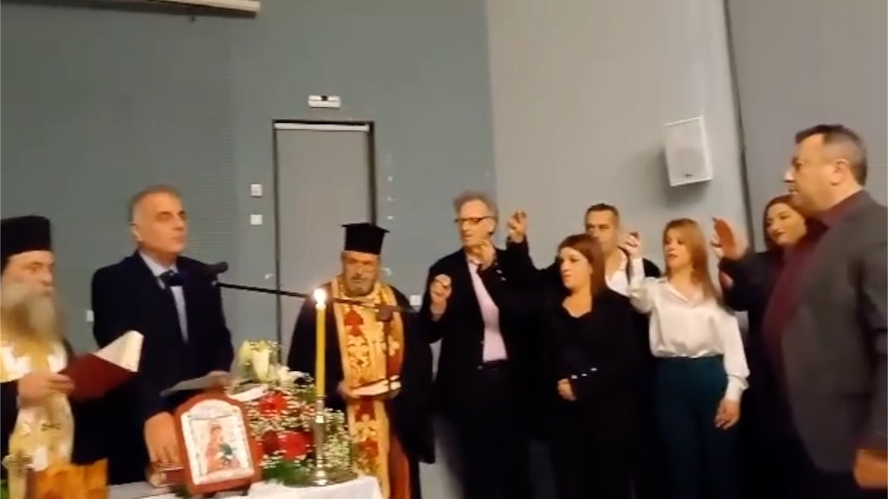 Η ορκωμοσία έλαβε χώρα στο "Φιδέλειο" συνεδριακό κέντρο του νησιού.