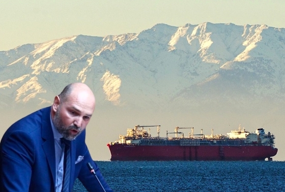 Με την ερώτησή του αυτή καταδεικνύει το γεγονός πως μέχρι τώρα δεν έχουν ανακοινωθεί από την εταιρεία κάποια αντισταθμιστικά οφέλη προς την κοινωνία του Έβρου και της Αλεξανδρούπολης