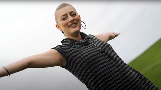 «Ανοιξιάτικο Φως»: το νέο τραγούδι του Θοδωρή Μουσίκα με την Εύα Κανατά (video)