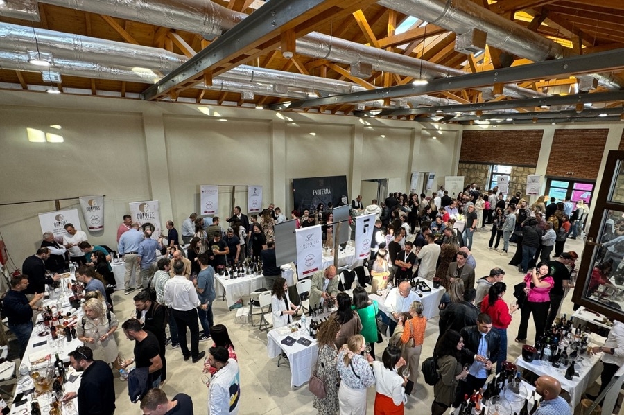 Στο premium festival οίνου παρευρέθηκαν φίλοι του κρασιού, λάτρεις της γαστρονομίας, αλλά και επαγγελματίες της εστίασης από την Θράκη, αλλά και την υπόλοιπη χώρα.