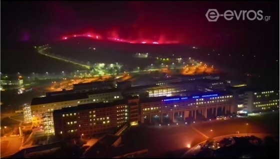 Η πυρκαγιά περικυκλώνει το Νοσοκομείο Αλεξανδρούπολης.