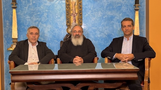 Στιγμιότυπο από τη συνέντευξη τύπου: (από αριστερά) Βαγγέλης Ρούφος (Διοικητής ΠΓΝΑ), Πατέρας Κωνσταντίνος (εκπρόσωπος Μητρόπολης), Χρήστος Χατζηπαππάς (Πρέοδρος Ιατρικού Συλλόγου Έβρου)