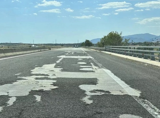 Υπάρχουν πολλά παράπονα για την κατάσταση του οδοστρώματος σε συγκεκριμένα τμήματα της Εγνατίας Οδού.