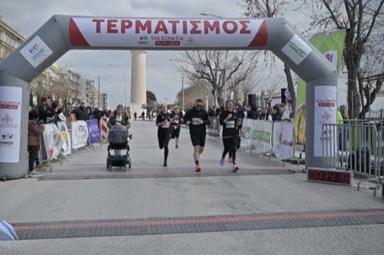 Δρομείς και περιπατητές κάθε ηλικίας κατέκλυσαν τους δρόμους