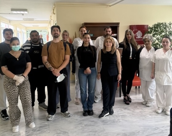 Μαθητές της ΕΠΑΣ ΔΥΠΑ Αλεξανδρούπολης χάρισαν χαμόγελα και φροντίδα σε 30 τρόφιμους του «Αγίου Κυπριανού»!