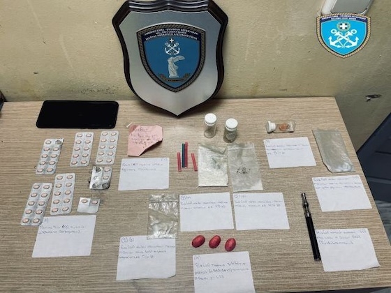 Σύλληψη 33χρονου στη Σαμοθράκη για κατοχή κοκαΐνης, μεθαμφεταμίνης και άλλων παραισθησιογόνων.