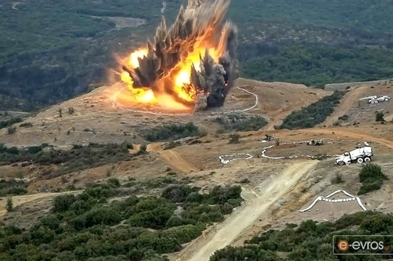 Στην παραπάνω περιοχή απαγορεύεται κάθε κίνηση ή παραμονή ατόμων, οχημάτων και ζώων κατά την ώρα των βολών, για αποφυγή ατυχημάτων.