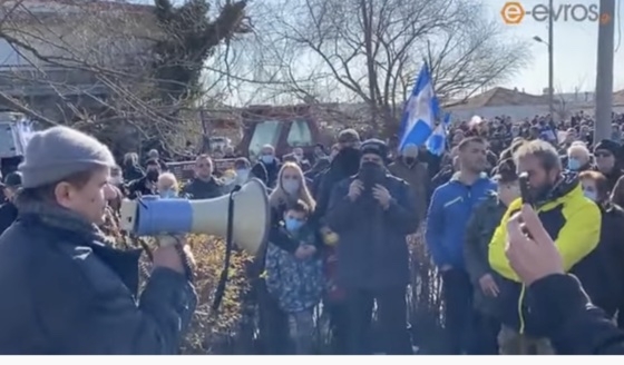 Στιγμιότυπο από τη διαμαρτυρία της Κυριακής στο Φυλάκιο.