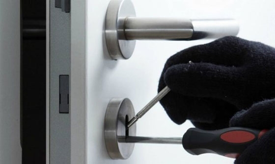 Τρία άτομα προσπάθησαν να ανοίξουν με κατσαβίδι σπίτι στην Αλεξανδρούπολη