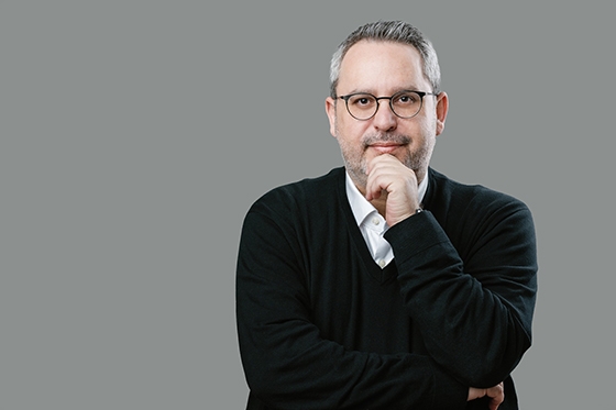 Παράλληλα τους εύχεται ανεξάρτητα με το αποτέλεσμα των εκλογών να συνεχίσουν να ασχολούνται με τα κοινά και να αποτελούν μία ισχυρή φωνή στην κοινή προσπάθεια για έναν καλύτερο Έβρο