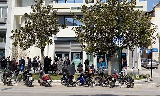 Χαλάρωσαν οι πολίτες της Αλεξανδρούπολης - Ουρές στις τράπεζες (video)