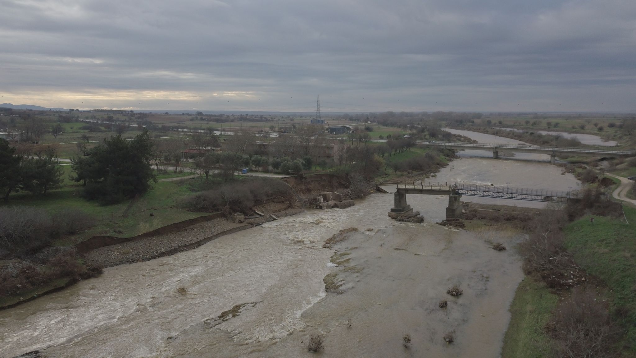 Λουτρά Τραϊανούπολης: Η γέφυρα του χωριού κομμένη στα δύο