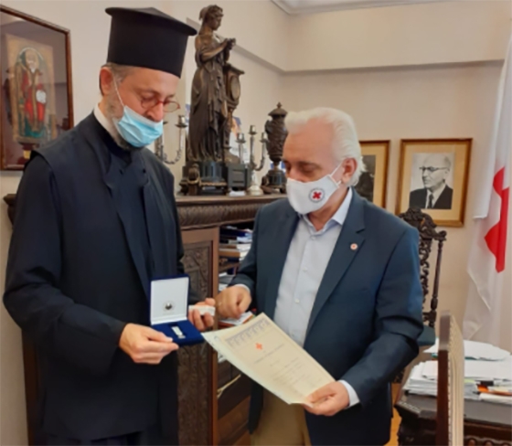 Ύψιστη διάκριση για τον Αρχιμ. Απόστολο Καβαλιώτη - Του απονεμήθηκε το αργυρό παράσημο από τον ΕΕΣ